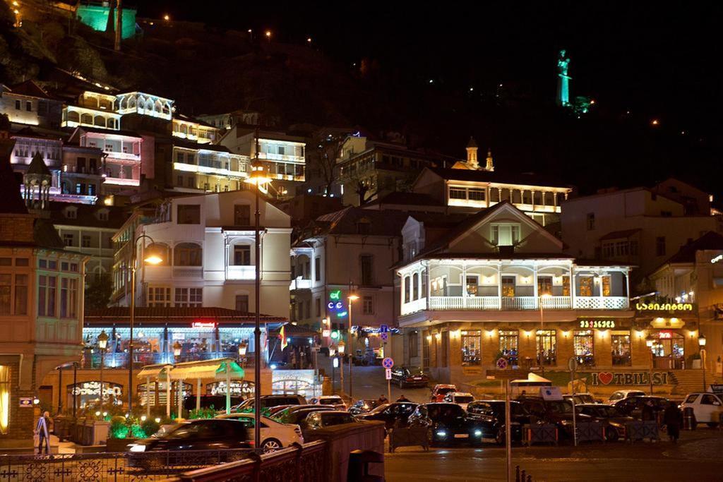 Freedom Square Apartment Tbilisi ภายนอก รูปภาพ